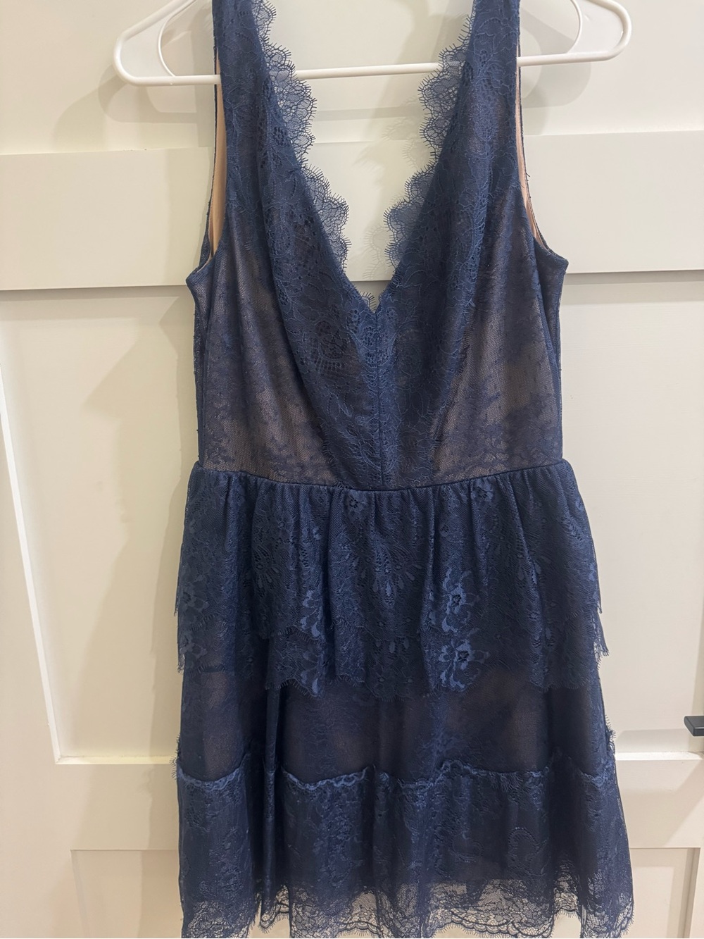 BCBG Navy Lace V-Neck Tiered Dress - Elegant Women's Evening Wear